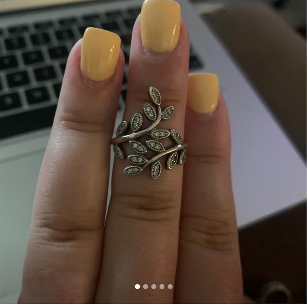 Pandora leaf ring size 7